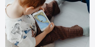 Nghiên cứu cho thấy thời gian trẻ nhỏ sử dụng màn hình đang gia tăng: Dưới đây là một số lời khuyên hữu ích