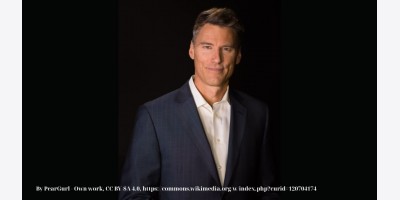Cựu thị trưởng Gregor Robertson có cơ hội thứ hai giải quyết khủng hoảng nhà ở trong nội các của Carney