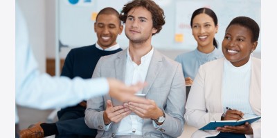 Cách trả lời viên chức IRCC nếu họ không hài lòng với kinh nghiệm làm việc của bạn