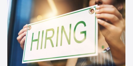 Thị trường việc làm “ít tuyển dụng, ít sa thải” siết chặt thêm gánh nặng cho người vay thế chấp